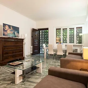 Apartment Vatican 307